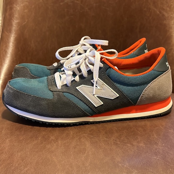 New Balance 420. - Picture 2 of 4